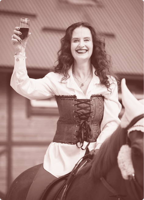 Марина Шилкина на коне с вином